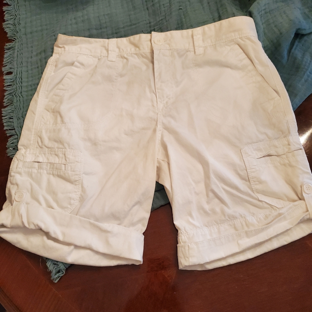 Calvin Klein Jeans White Athletic Button Pocket Cargo Shorts in size 8.
